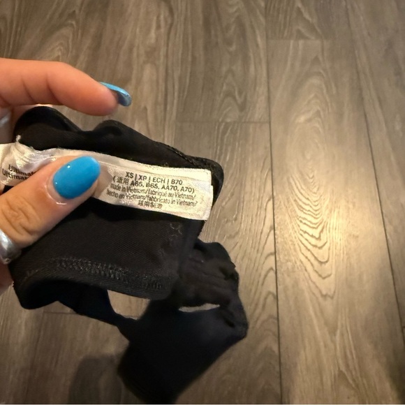 Set of Five Sports Bras in Blue, Black, Pink, and Green - Picture 6 of 6